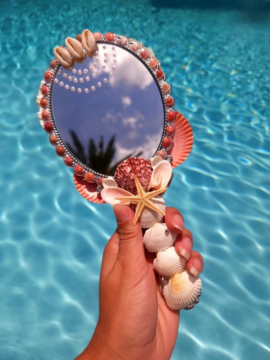 Espelho Reflexo das Marés com pérolas, tons de coral e conchas
